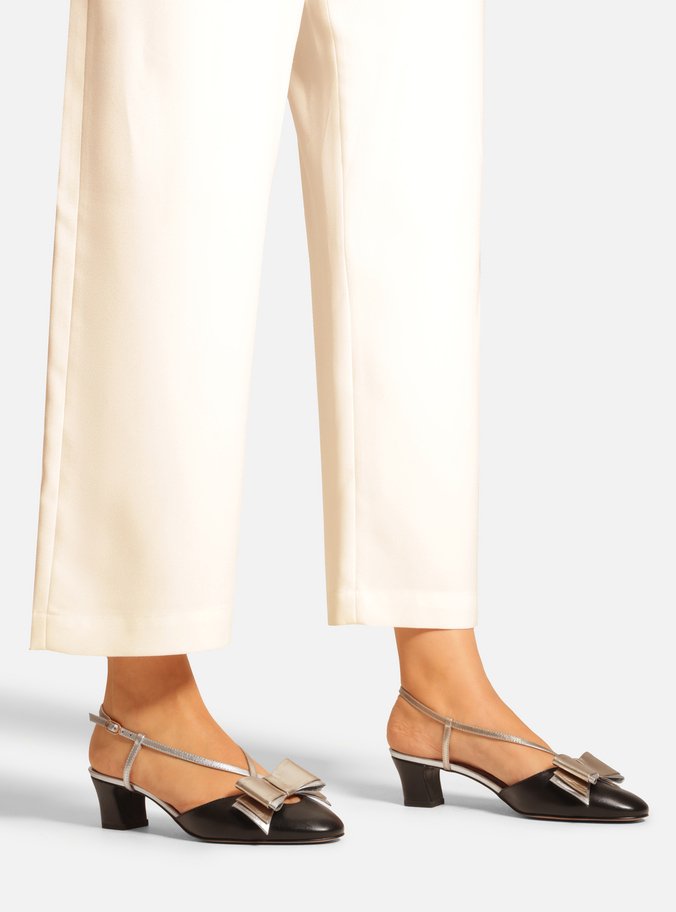 Scarpin Preto Couro Salto Baixo Slingback Laço