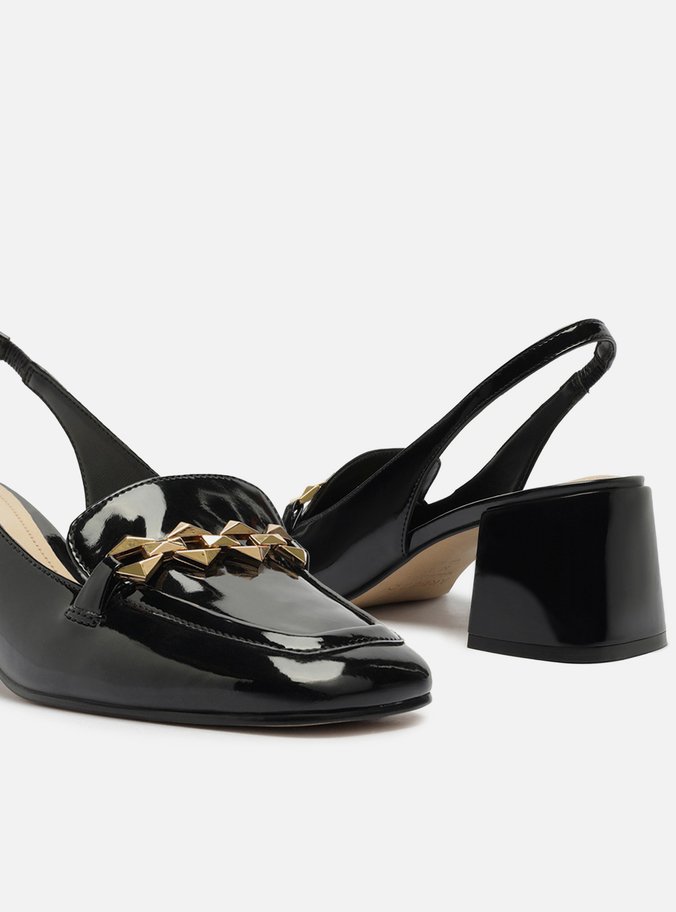Loafer Preto Verniz Salto Bloco Metal Triângulo