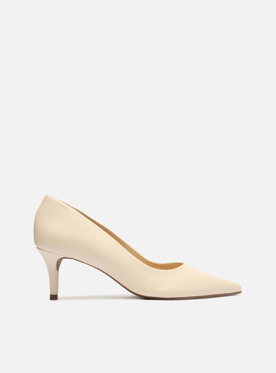 Scarpin Off-White Couro Salto Baixo Fino Bico Fino