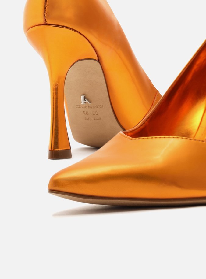 Scarpin Laranja Metalizado Bico Fino Sia