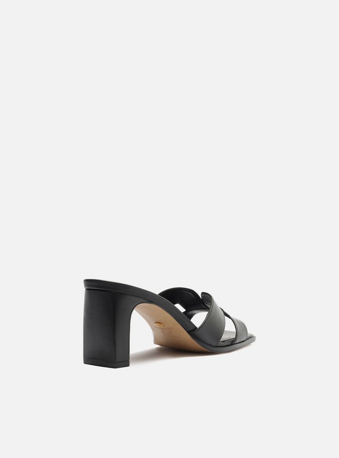 Mule Preto Couro Bico Quadrado Tira Vazada