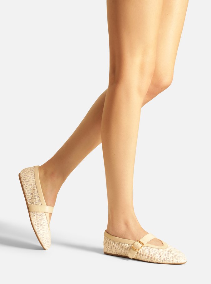 Sapatilha Bordada Off-White Fivela