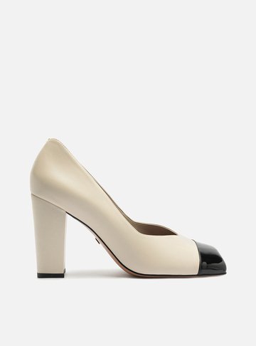 Arezzo — Scarpin Branco Salto Bloco Cap Toe Preto