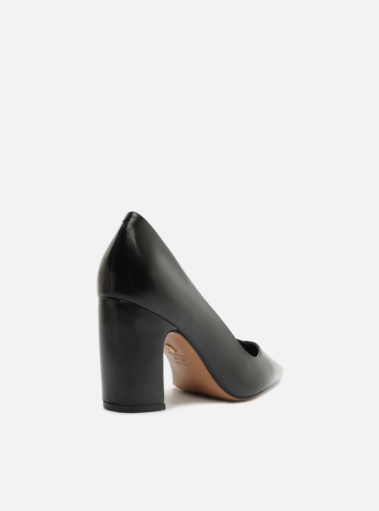 Scarpin Preto Couro Salto Bloco — foto 3