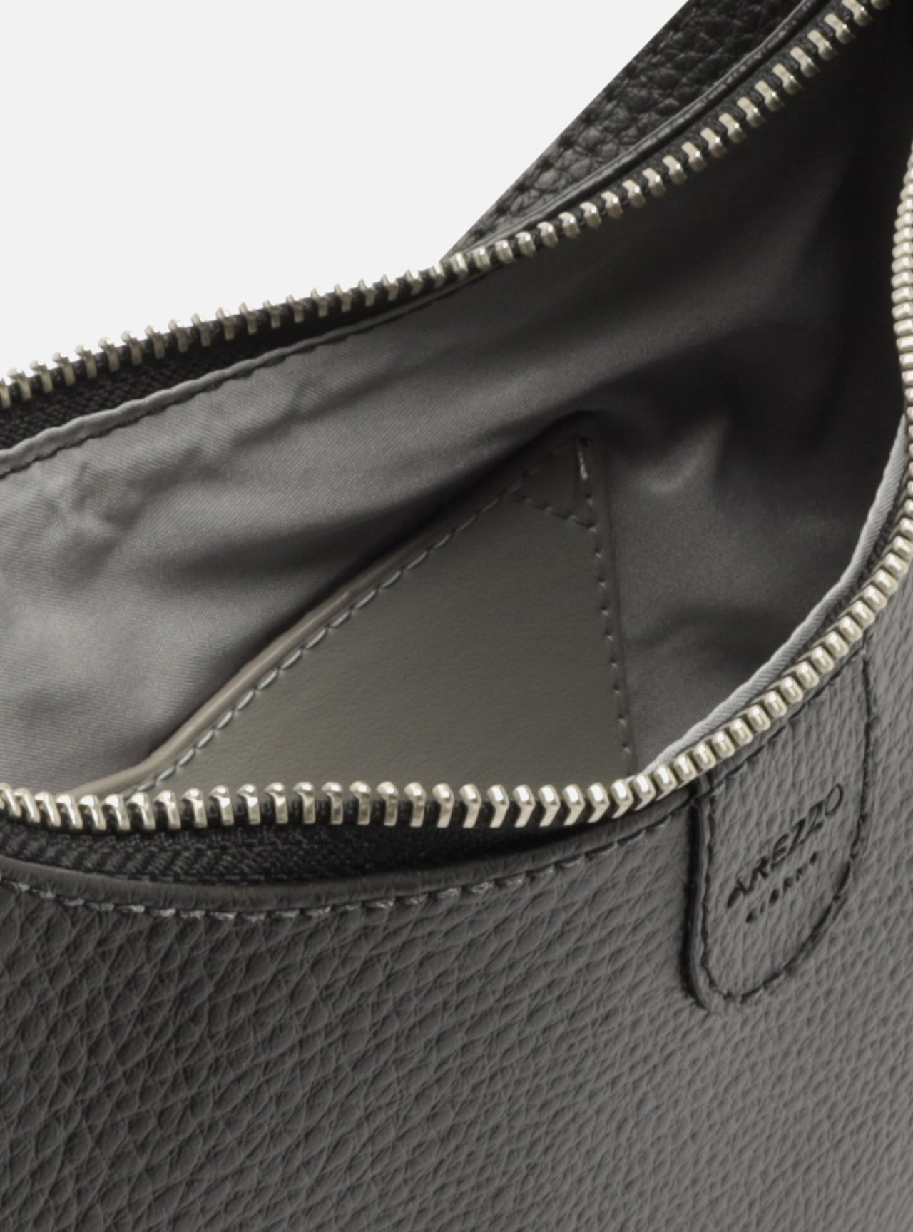 Bolsa Tiracolo Preta Média Granulada Metais — foto 4