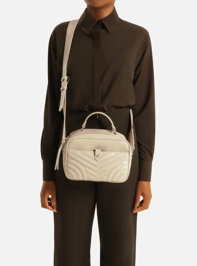 Bolsa Tiracolo Off-White Matelassê Média