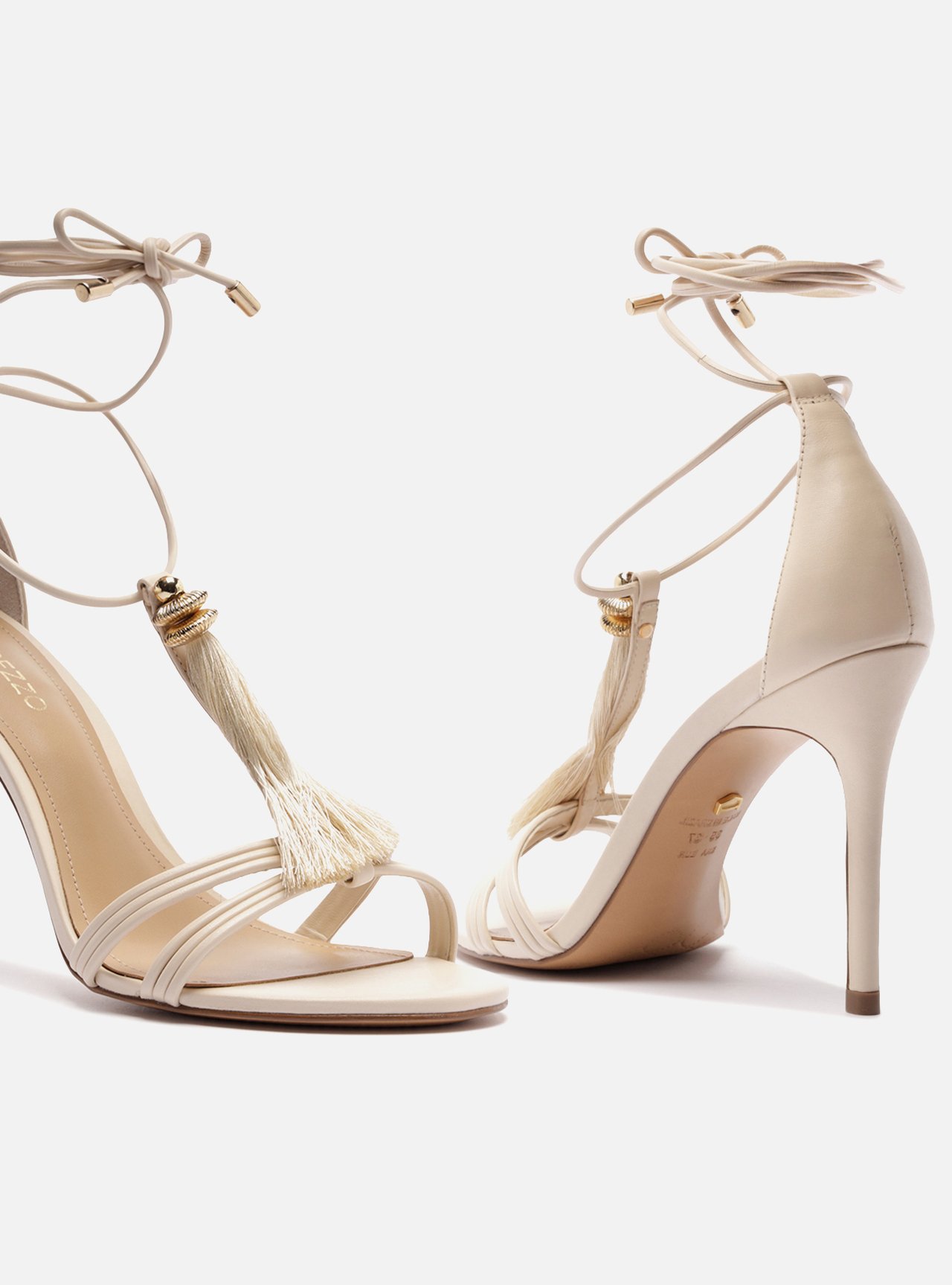 Sandália Off White Salto Fino Amarração Franja — foto 4