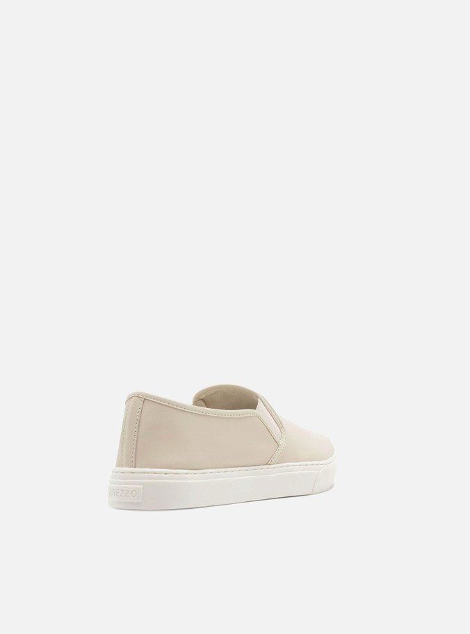 Slip On Off-White Bico Redondo