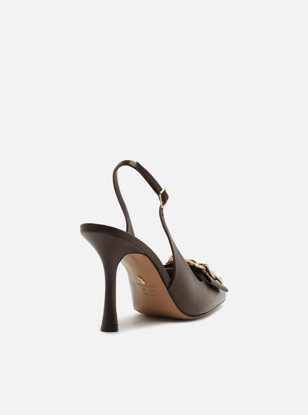 Scarpin Marrom Couro Slingback Salto Alto Fivela — foto 3