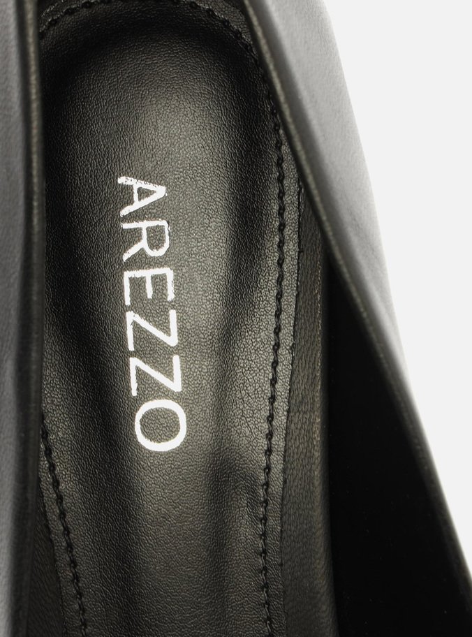 Scarpin Preto Couro Salto Baixo Fino Bico Fino