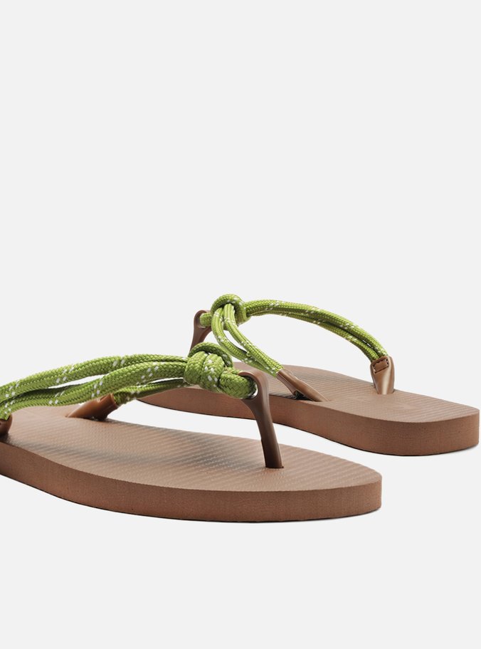 Chinelo de Dedo Marrom Essential Cordão Verde