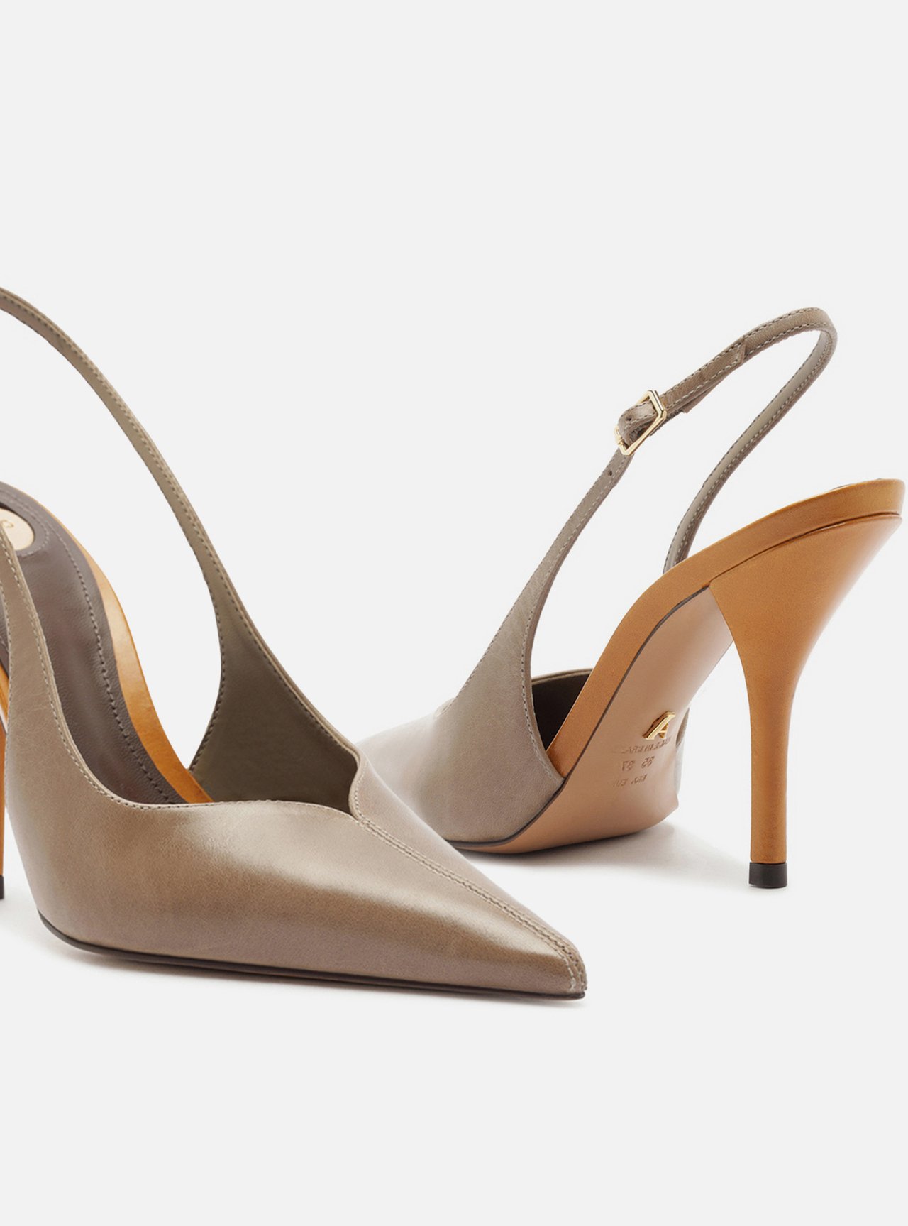Scarpin Cinza Couro Salto Fino Slingback — foto 4
