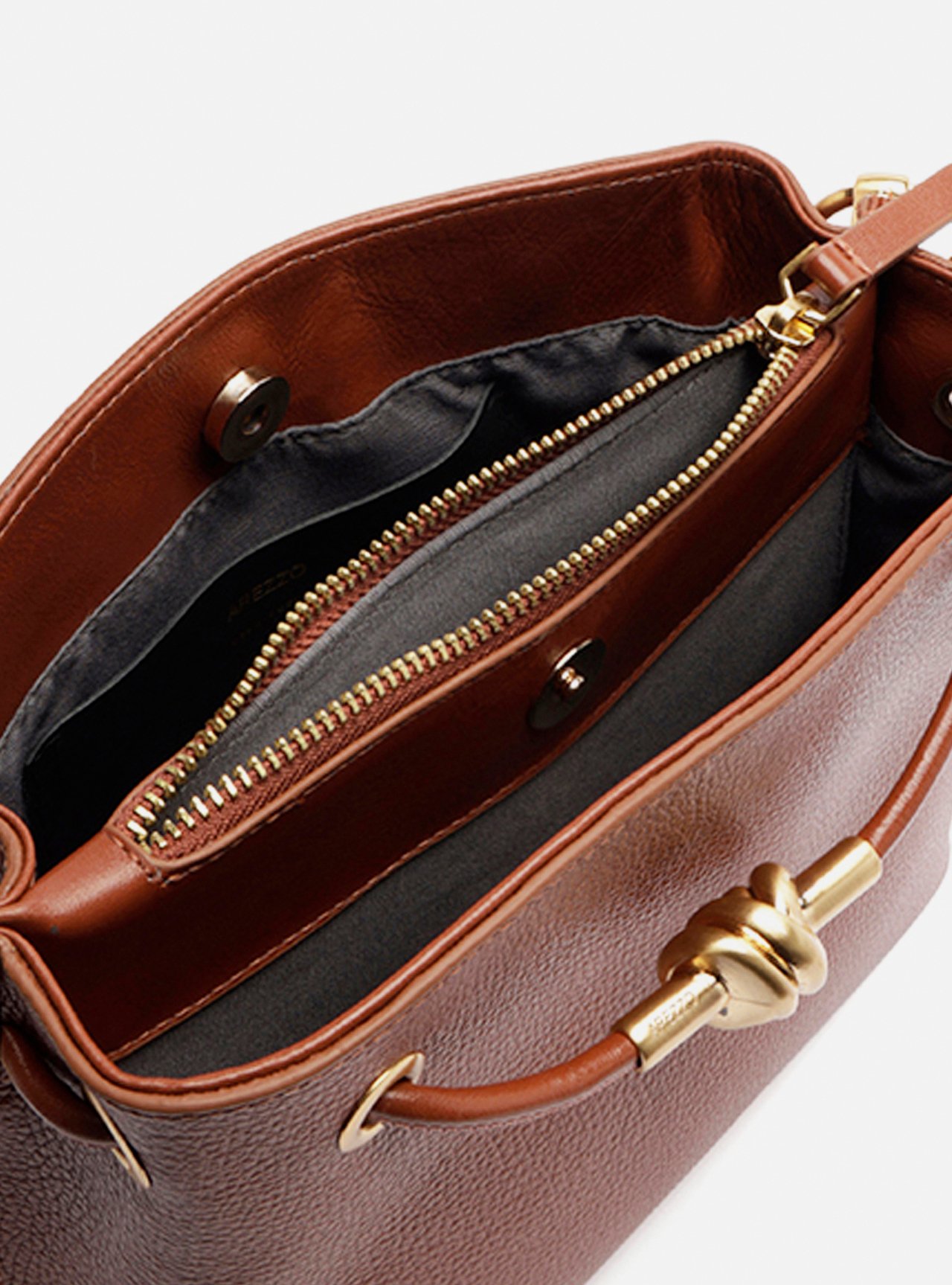 Bolsa Tiracolo Marrom Couro Helena Pequena — foto 4