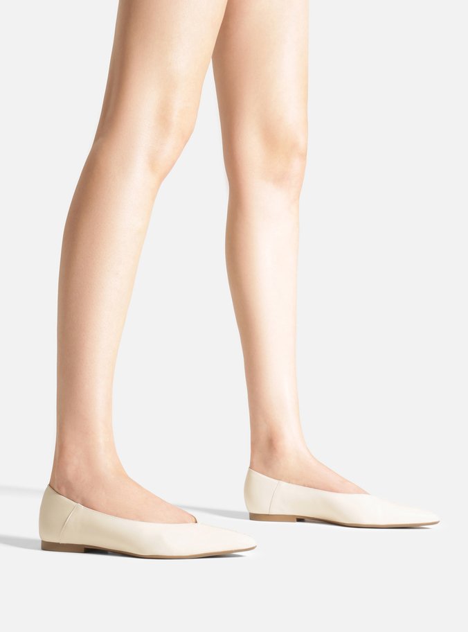 Sapatilha Off-White Couro Bico Fino Gáspea V