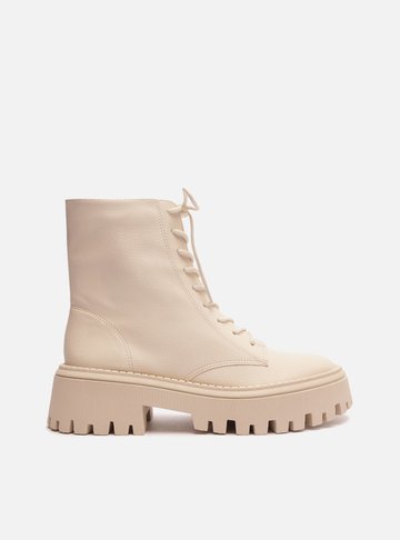 Coturno Off-White Cano Médio Sola Tratorada