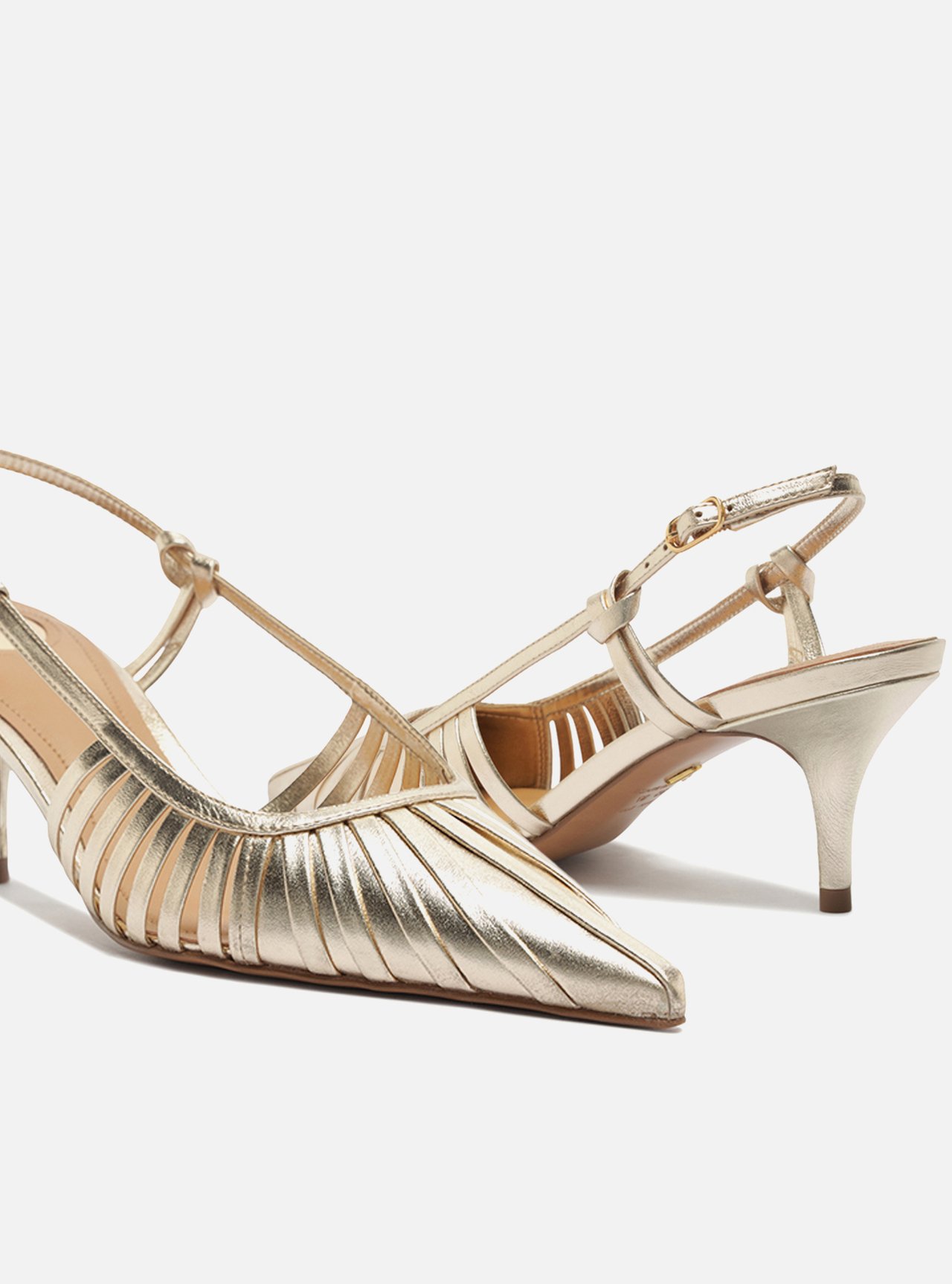 Scarpin Dourada Salto Fino Fivela Slingback — foto 4