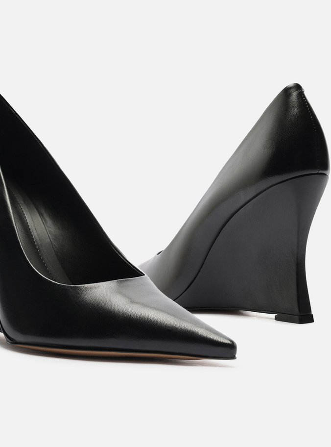 Scarpin Preto Couro Salto Alto Anabela