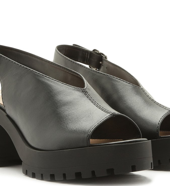 Sandal Boot Couro Preta Salto Médio Tratorado Fivela