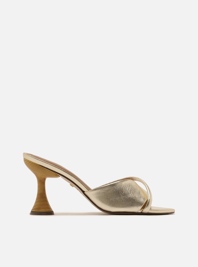 Mule Dourada Couro Salto Médio Taça Tiras