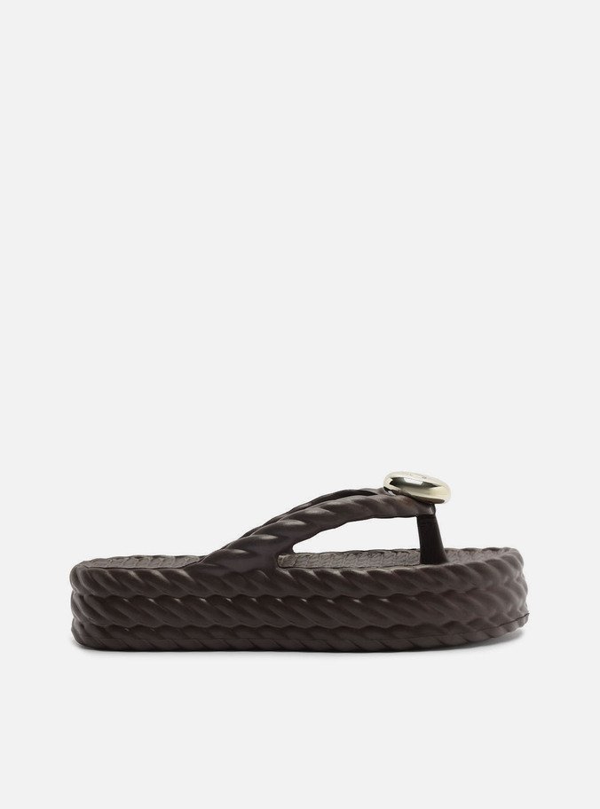 Chinelo de Dedo Marrom Flatform Metais Brizza