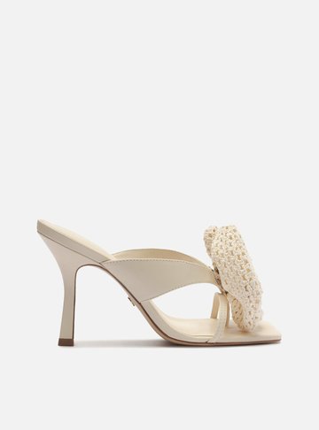 Sandália Off-White Salto Fino Flor Crochê