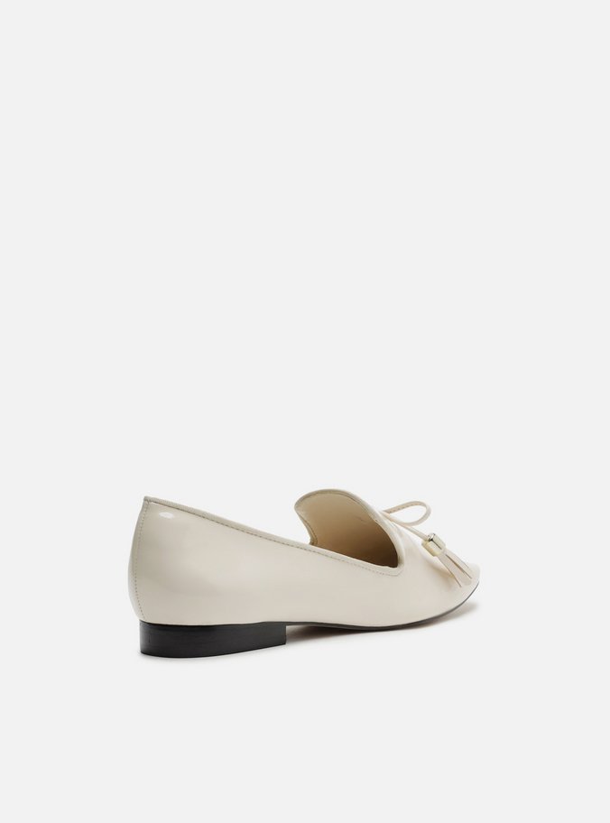 Mocassim Off-White Salto Rasteiro