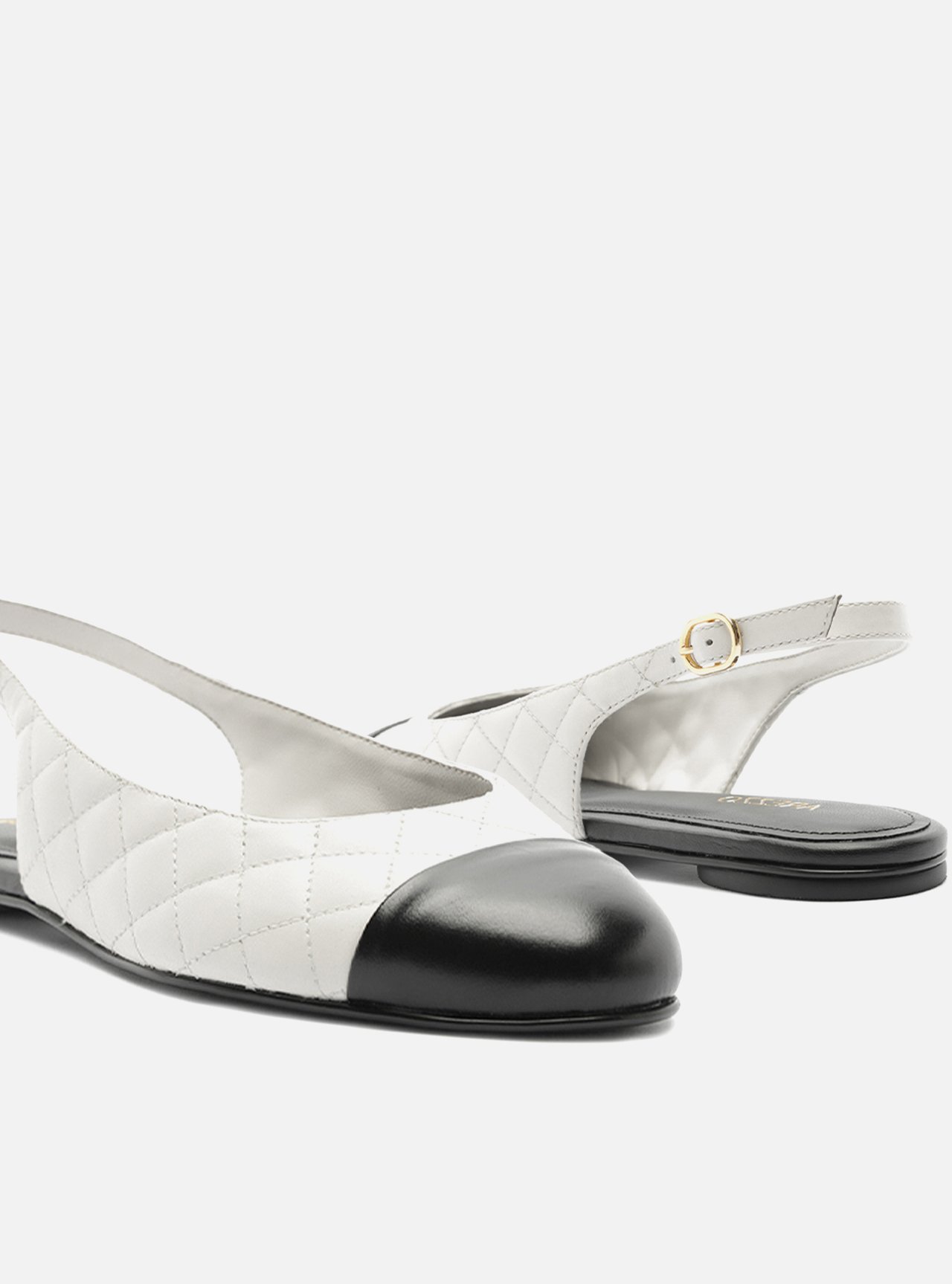 Sapatilha Branca Couro Bico Redondo Matelassê Slingback — foto 4