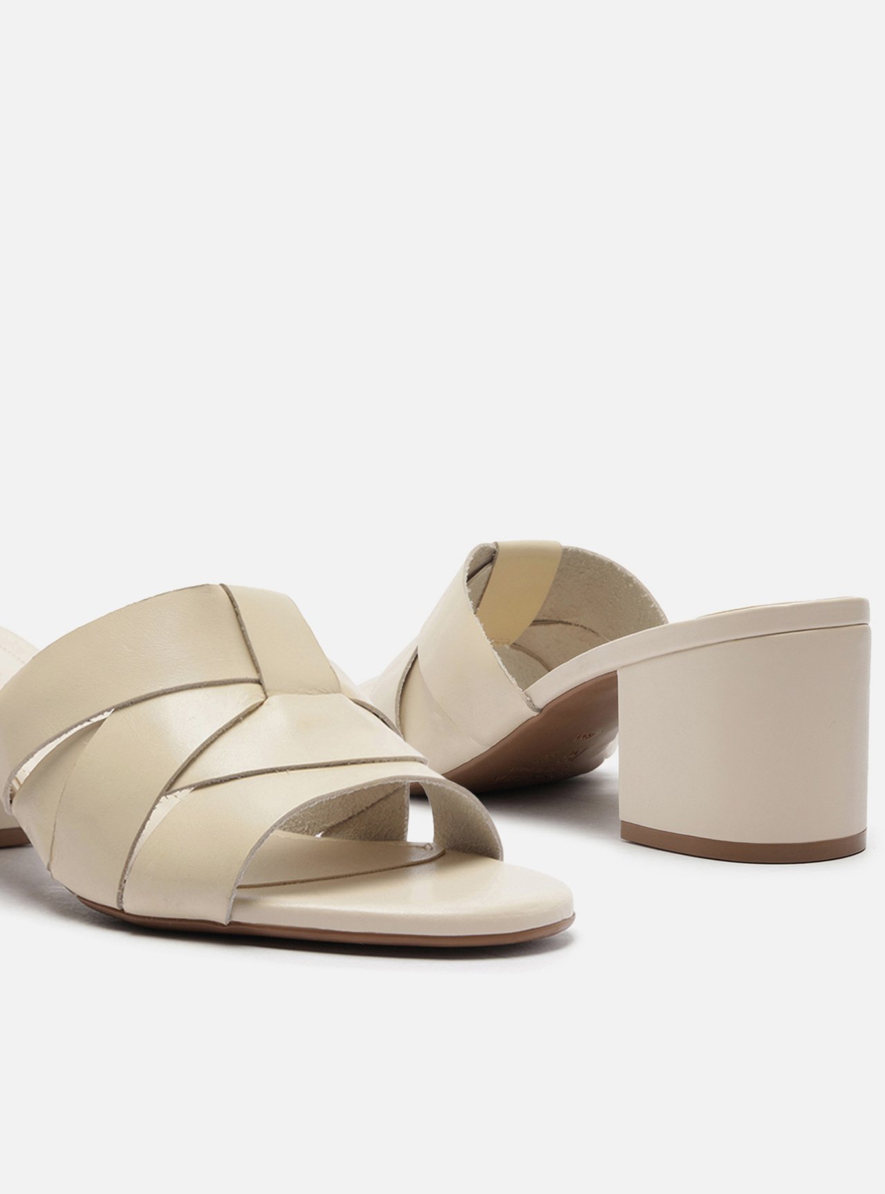 Tamanco Off-White Couro Salto Bloco — foto 4