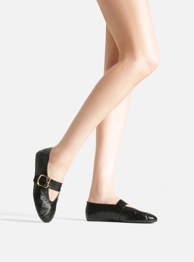 Sapatilha Preta Textura Fivela Dourada