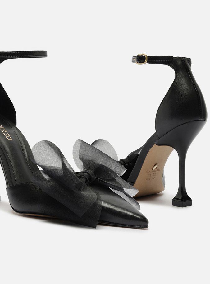 Scarpin Preto Couro Salto Fino Taça Laço