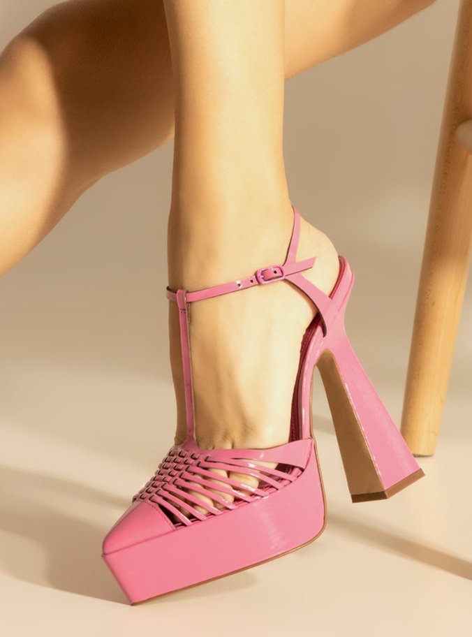 Scarpin Rosa Verniz Meia Pata Bico Fino Paloma