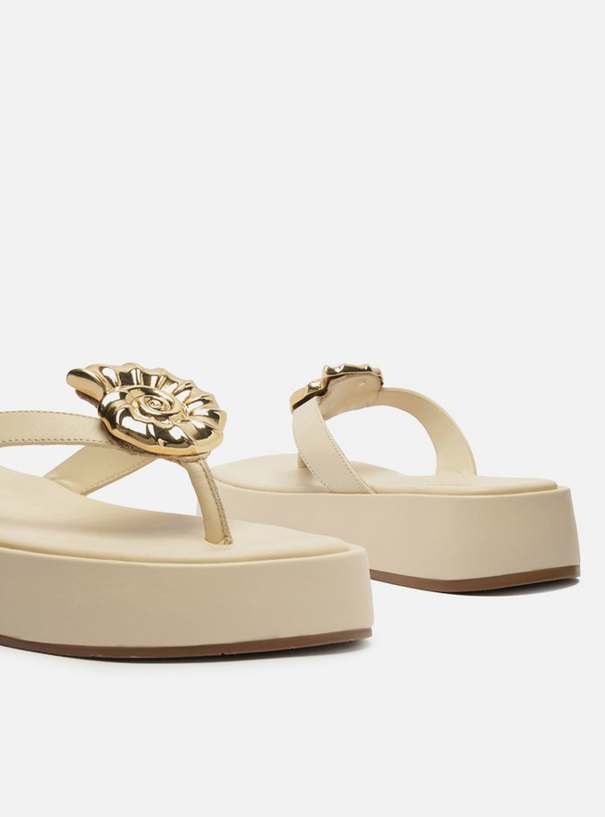 Tamanco Branco Couro Flatform Metal Concha