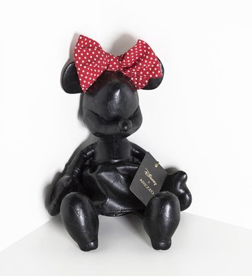 Boneca Monograma Disney x Arezzo Orientavida