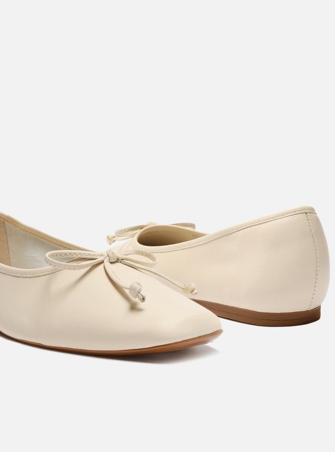 Sapatilha Off-White Couro Bico Quadrado Laço Smart
