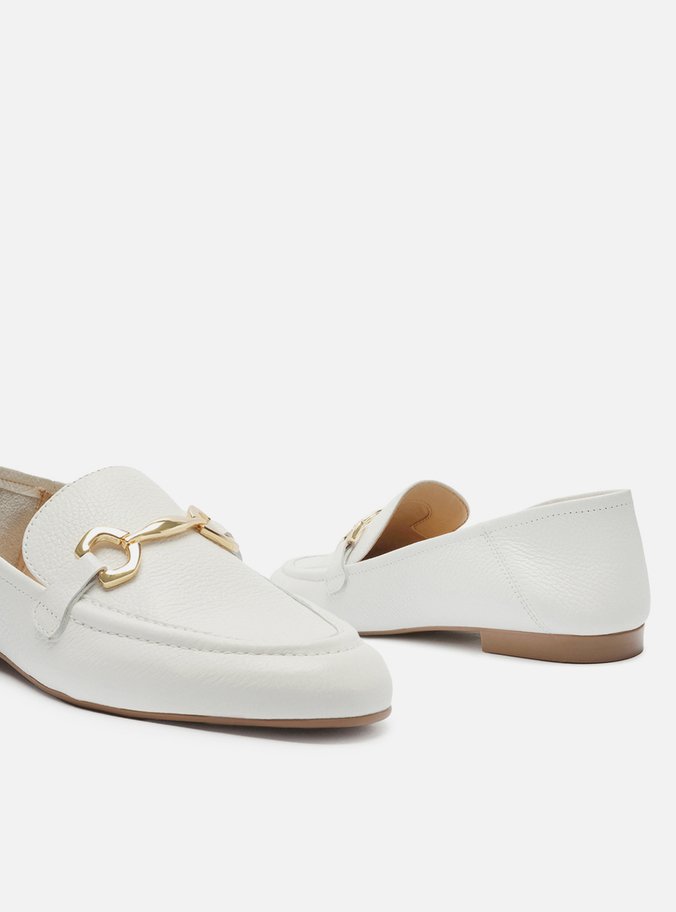Mocassim Branco Couro Bridão Metálico Básico Luma