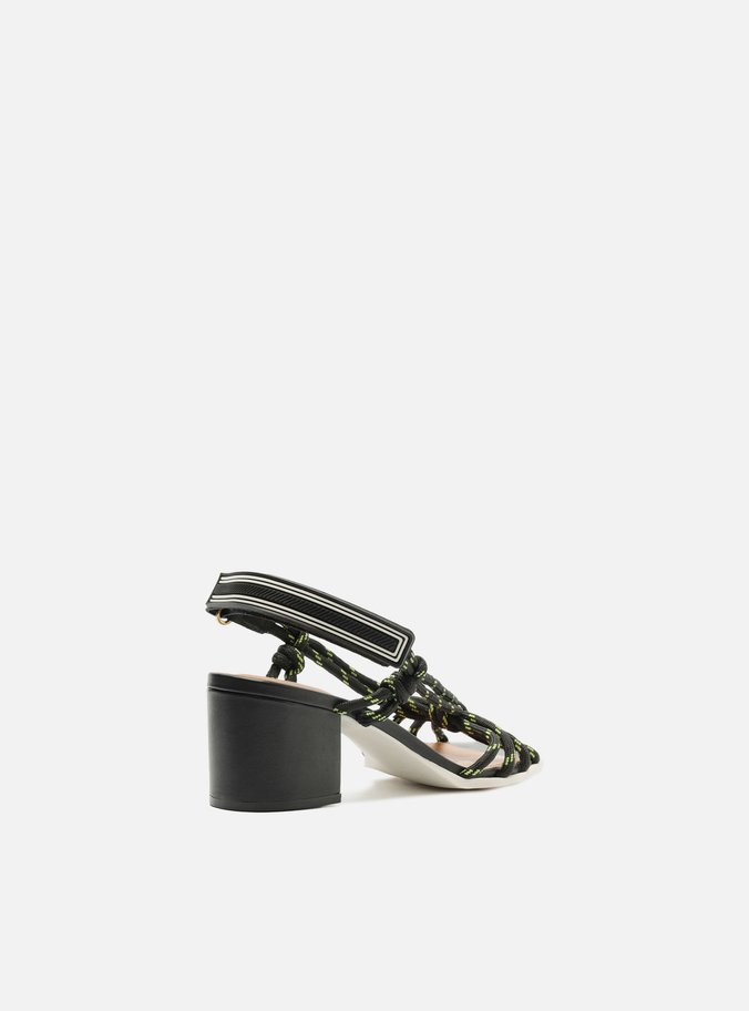 Sandália Preta Salto Bloco Cordão Velcro