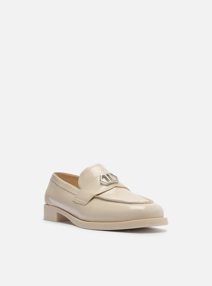 Mocassim Nude Bico Redondo Tira Metal