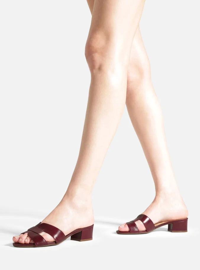 Tamanco Bordô Couro Salto Bloco Tira Vazada