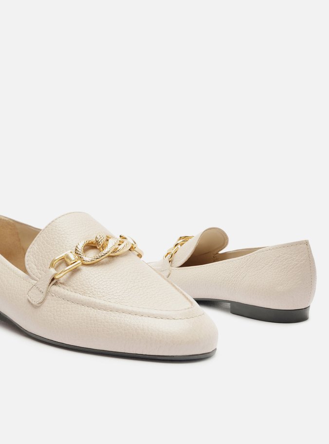 Mocassim Branco Couro Bridão Metal Textura