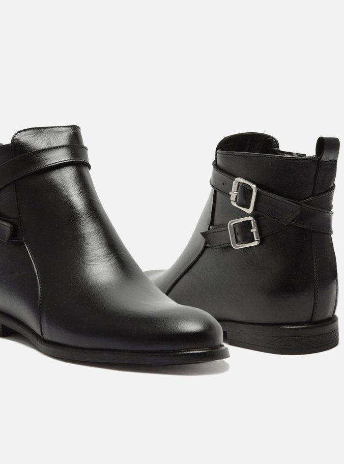 Bota Preta Couro Cano Curto Tiras Fivelas
