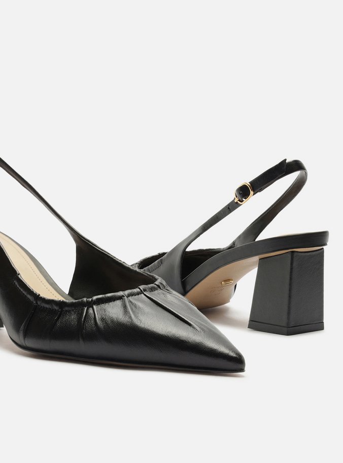 Scarpin Preto Couro Salto Médio Slingback