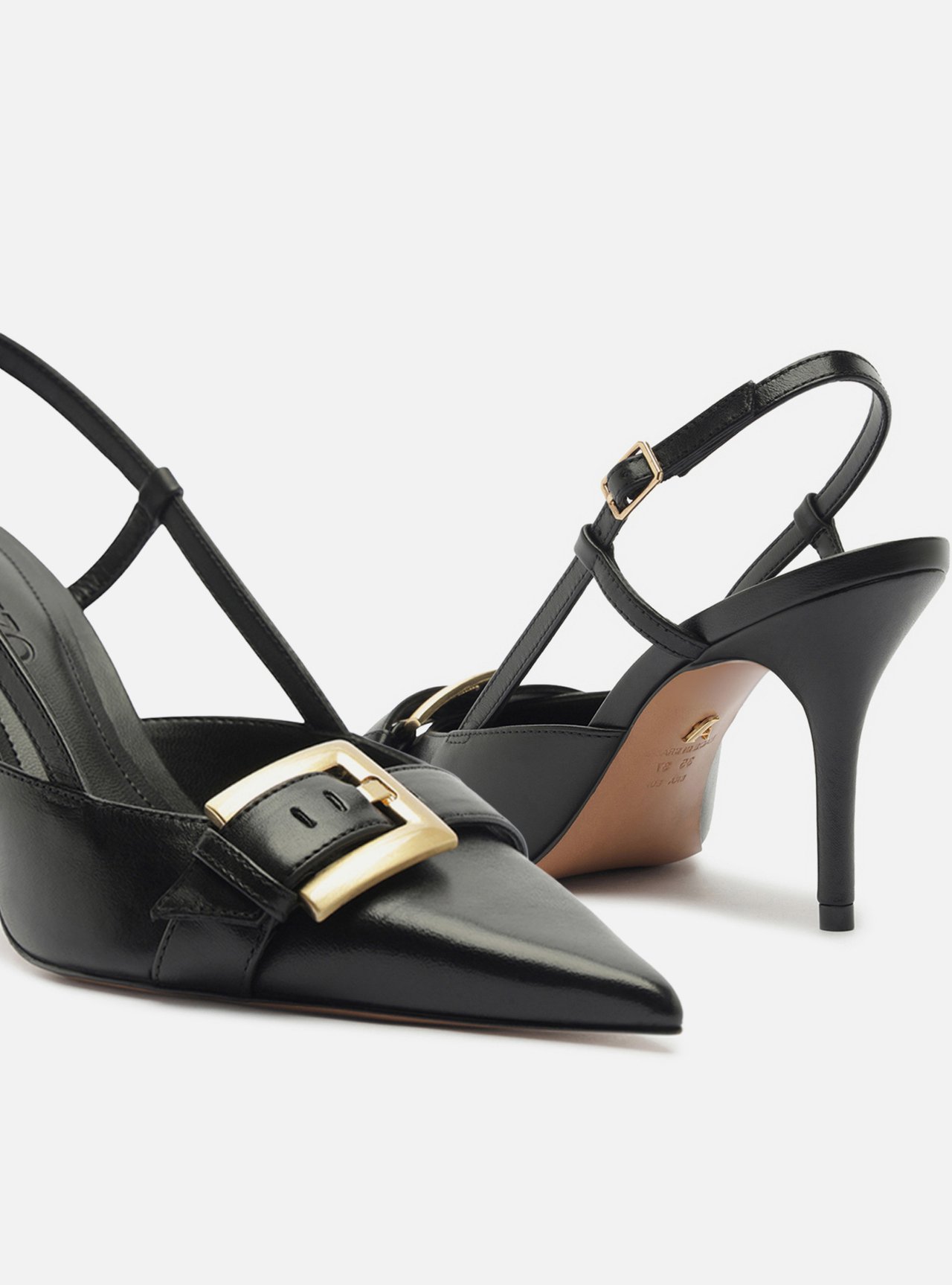 Scarpin Preto Couro Salto Fino Fivela Slingback — foto 4