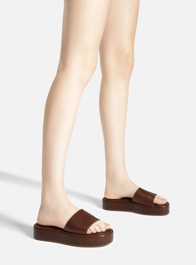 Tamanco Marrom Couro Flatform Tira Emma