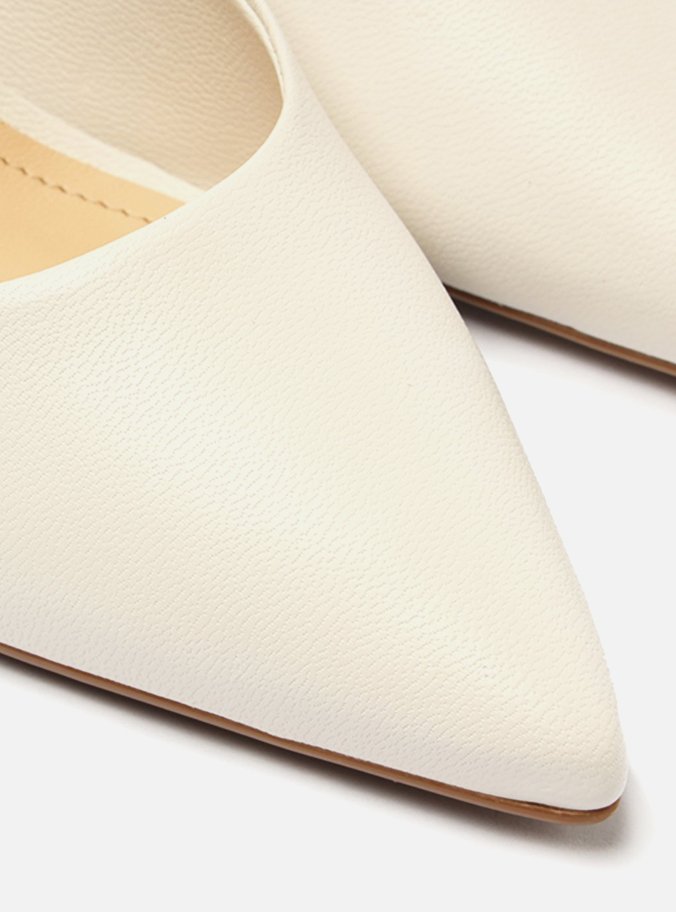 Scarpin Branco Couro Salto Médio Fino