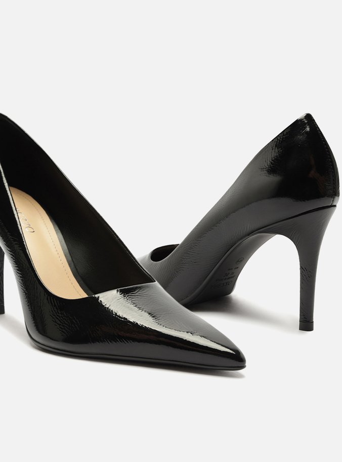 Scarpin Preto Verniz Salto Fino Bico Fino