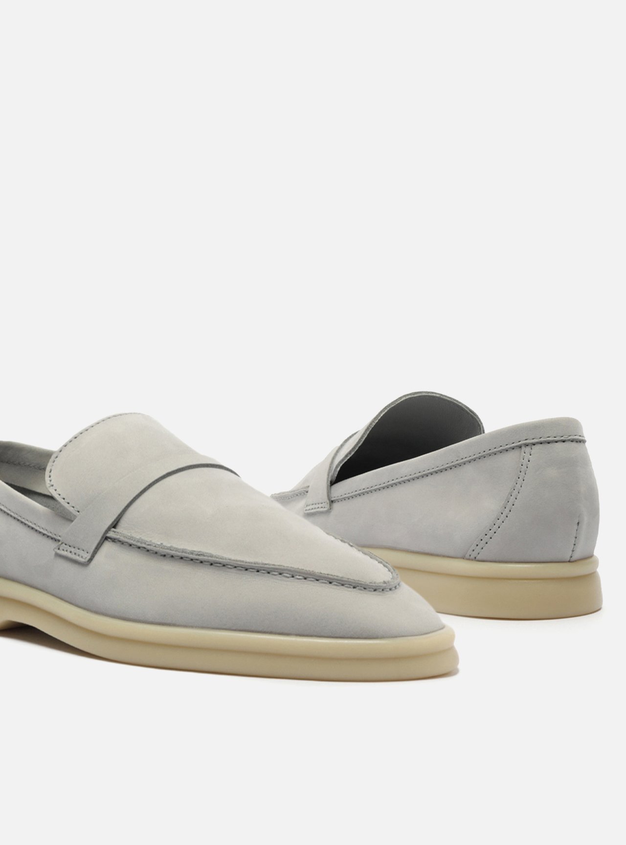 Mocassim Cinza Nobuck Tira Detalhe — foto 4