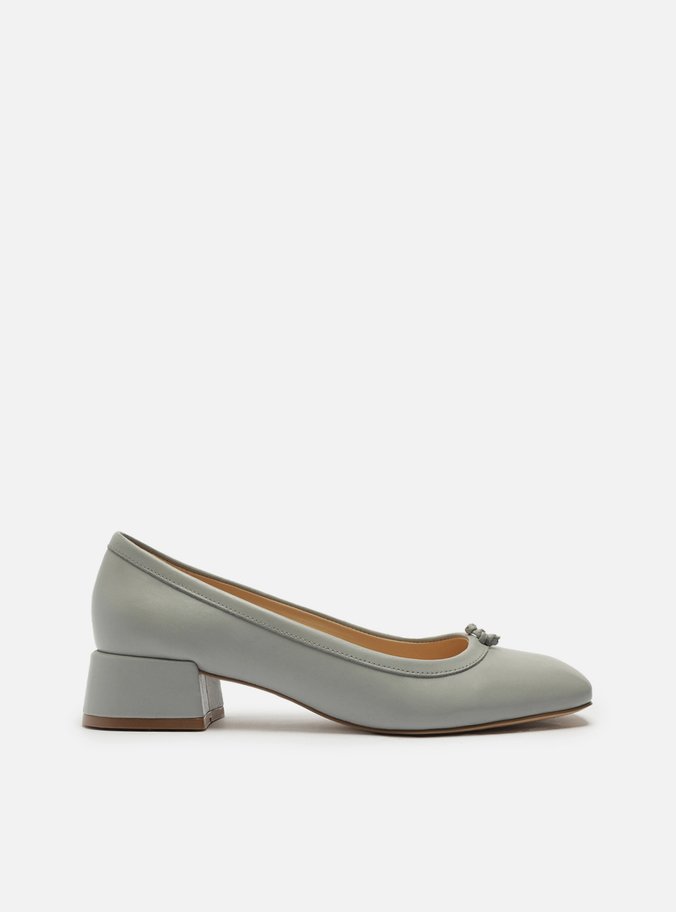 Scarpin Cinza Couro Salto Bloco Detalhe