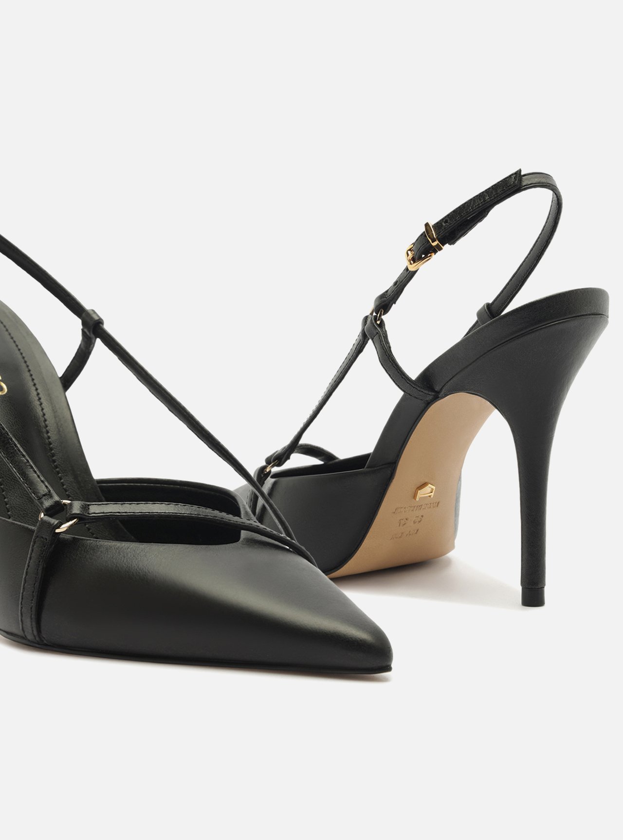Scarpin Preto Couro Tiras Bico Fino — foto 4