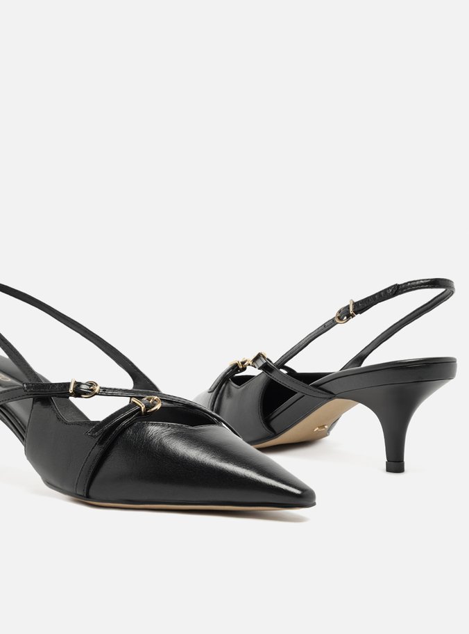 Scarpin Preto Couro Salto Médio Fivela