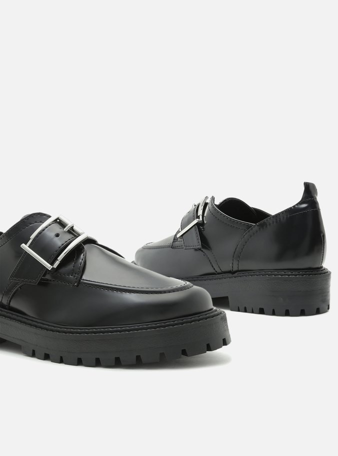 Mocassim Preto Tratorado Fivela Harper